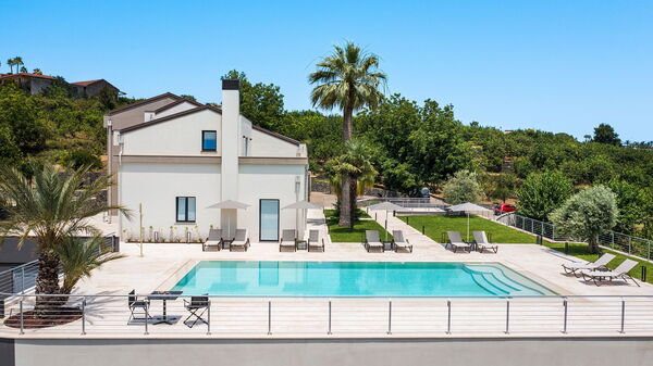 Villa Gianos: bassin, Extérieur, Extérieurs