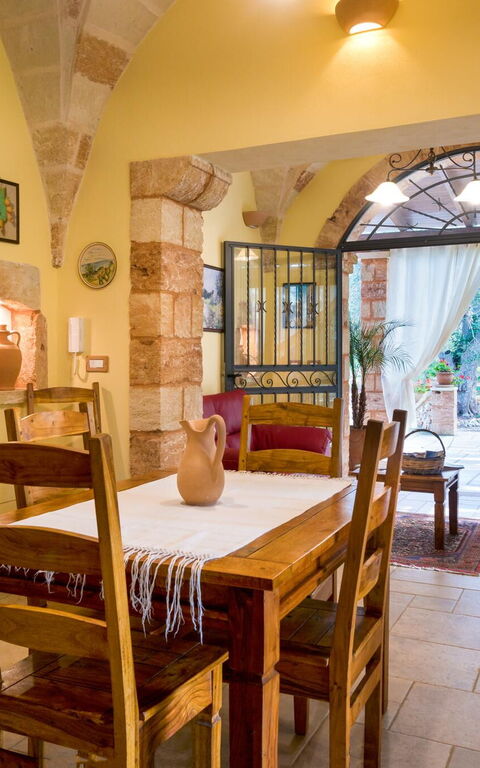 Villa Astrea: Entrée principale, Salle à manger, Salon