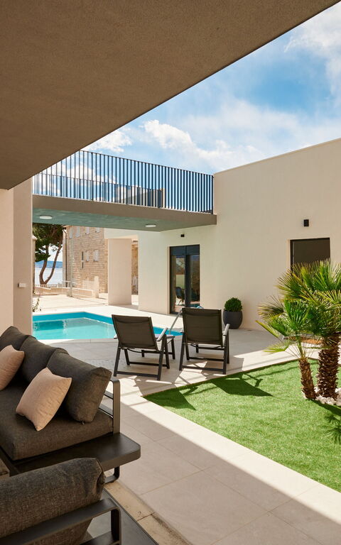 Villa Stella: bassin, Extérieur