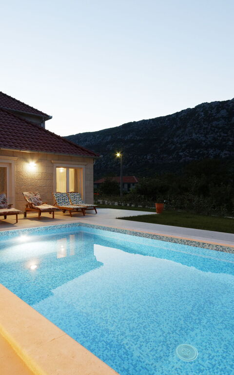 Villa Zupa: bassin, Extérieurs