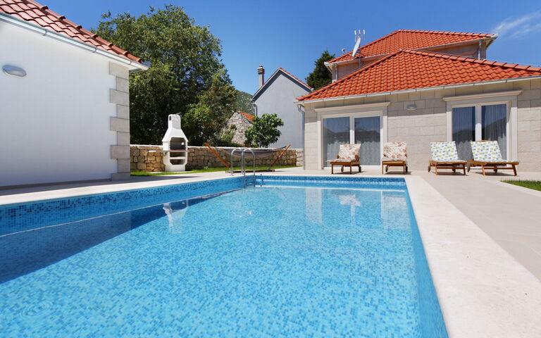 Villa Zupa: Balcon / Terrasse / Patio, bassin