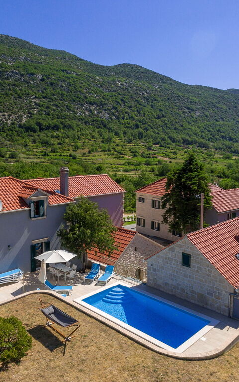 Villa Roglic: bassin, Extérieurs