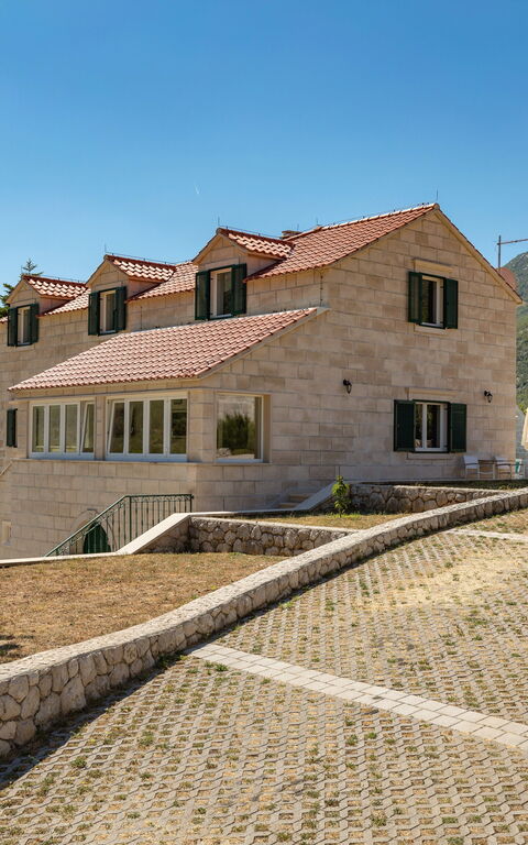 Villa Roglic: Extérieurs, Jardin