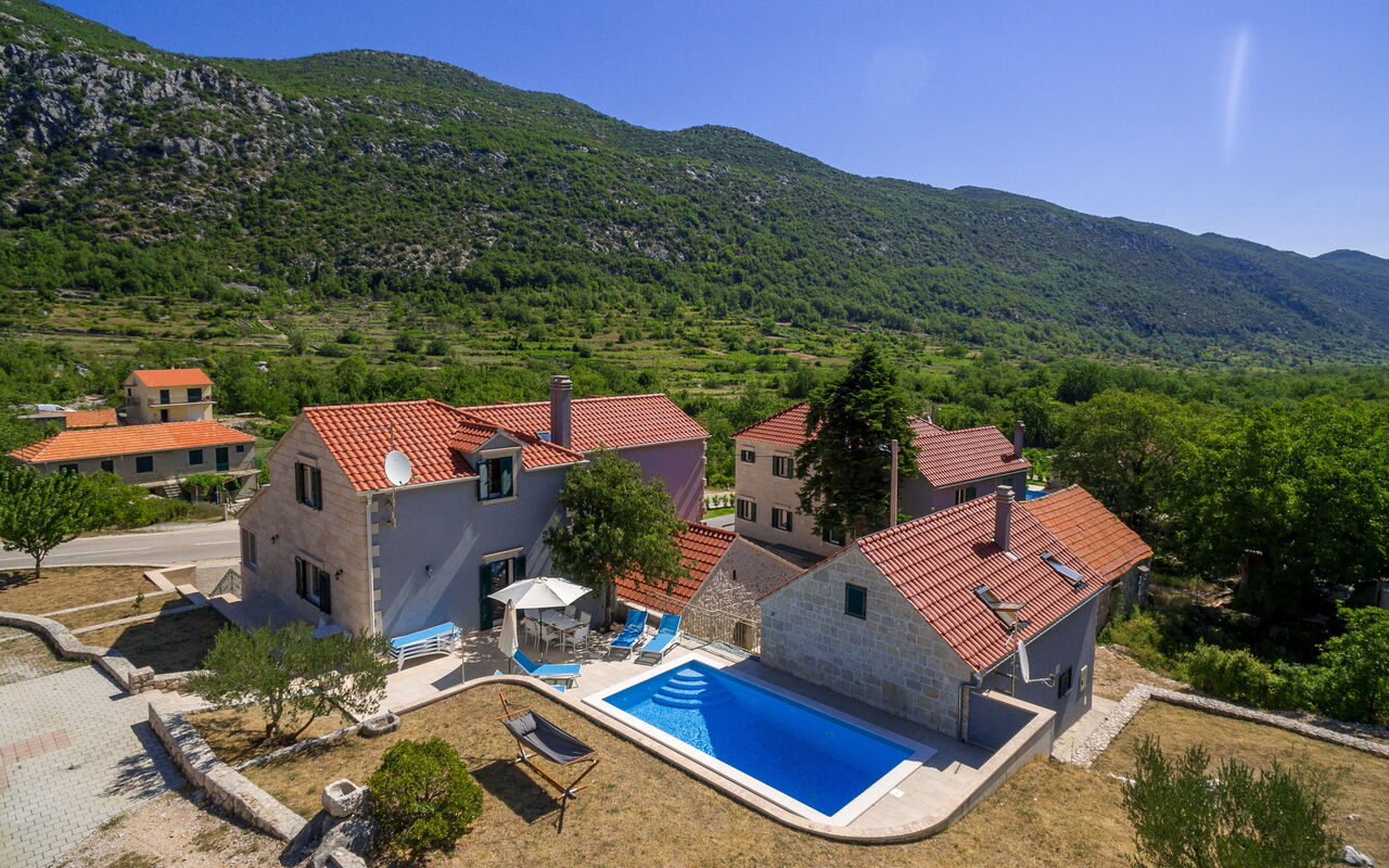 Villa Roglic: bassin, Extérieurs