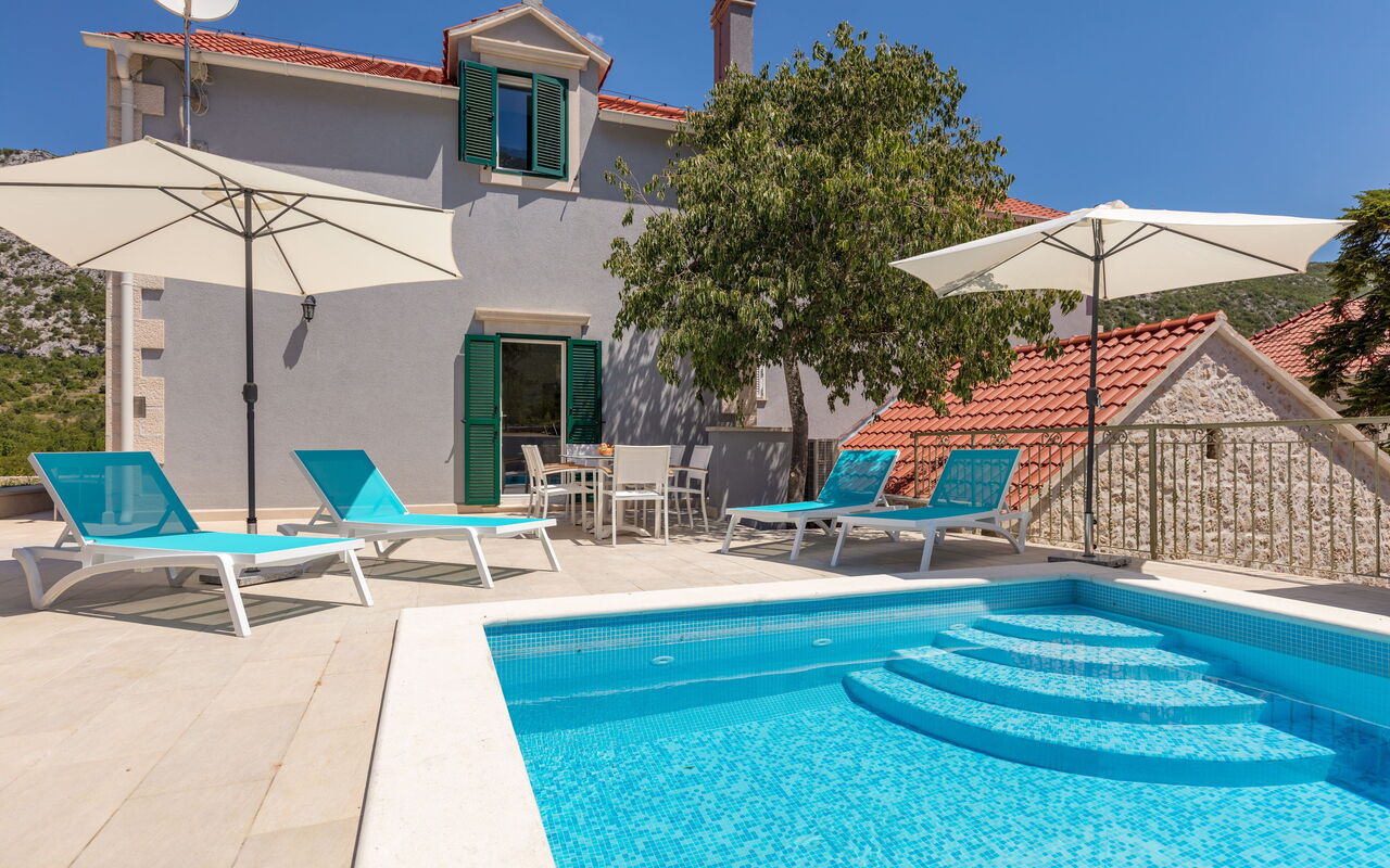 Villa Roglic: bassin, Extérieur