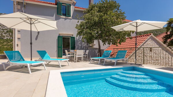 Villa Roglic: bassin, Extérieur