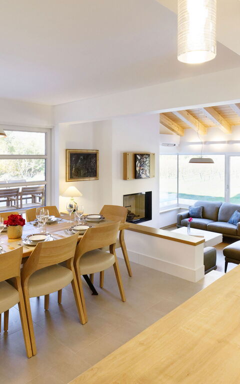 Villa Jure: Salle à manger, Salon