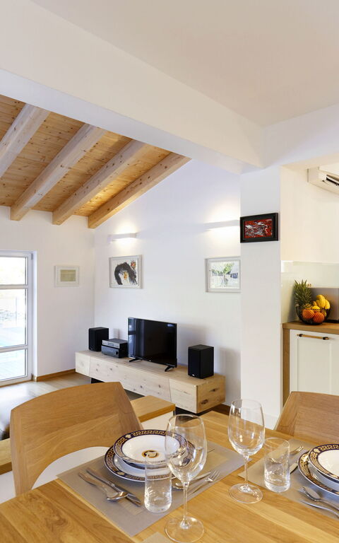 Villa Jure: Cuisine, Salle à manger, Salon