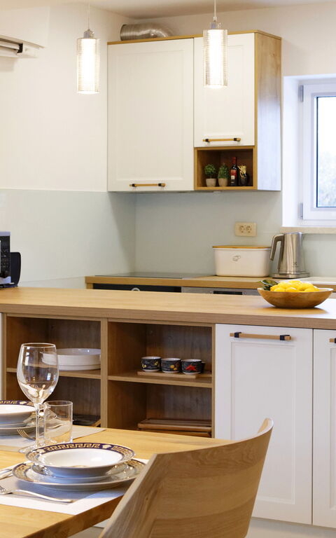 Villa Jure: Cuisine, Salle à manger