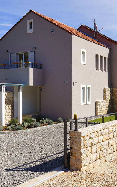 Villa Jure: Extérieurs