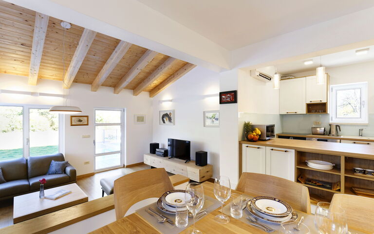 Villa Jure: Cuisine, Salle à manger, Salon
