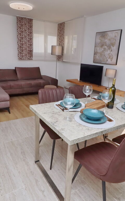 Villa Emerald: Balcon / Terrasse / Patio, Salle à manger, Salon