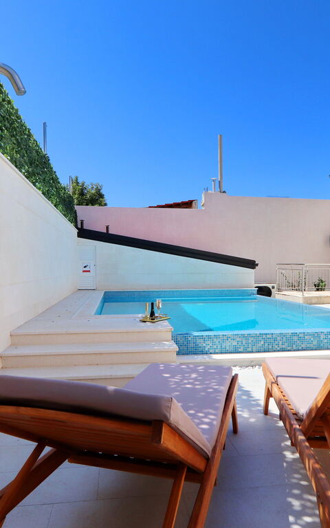 Villa Emerald: bassin, Extérieurs