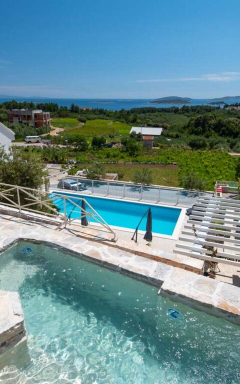 Villa Azurit: bassin, Extérieurs