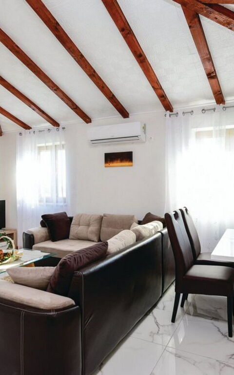 Villa Azurit: Salle à manger, Salon