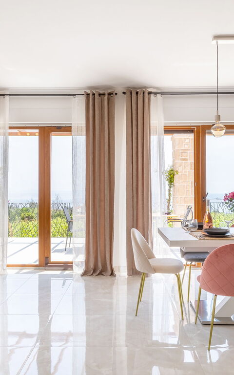 Villa Spectrum: Balcon / Terrasse / Patio, Entrée principale, Salle à manger, Salon