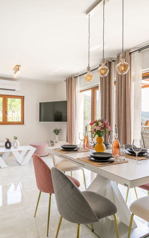 Villa Spectrum: Entrée principale, Salle à manger, Salon