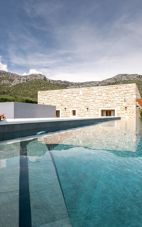 Villa Spectrum: bassin, Extérieur