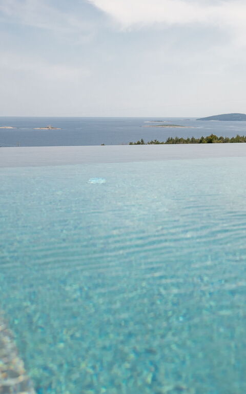 Villa Spectrum: bassin