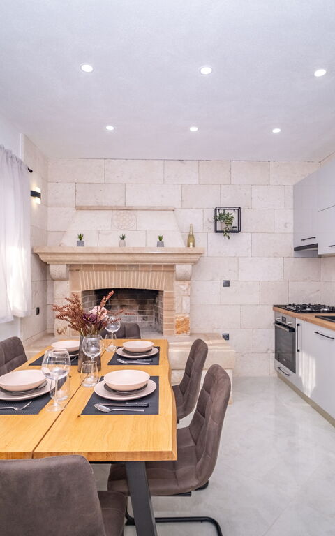 Villa Diana: Cuisine, Salle à manger