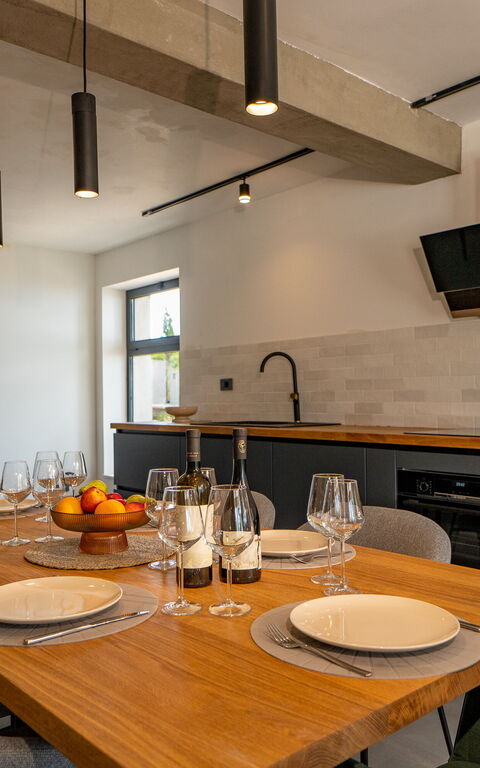 Villa Cosmic: Balcon / Terrasse / Patio, Cuisine, Salle à manger