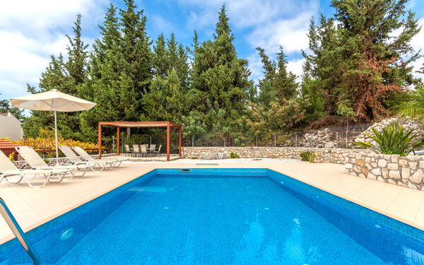 Villa Giorgos: bassin, Extérieur, Extérieurs