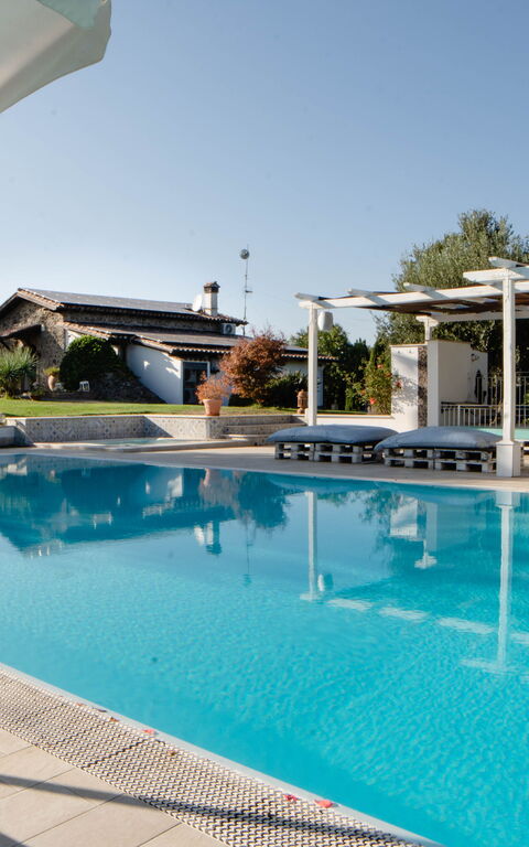 Villa Antici: bassin, Extérieur, Extérieurs