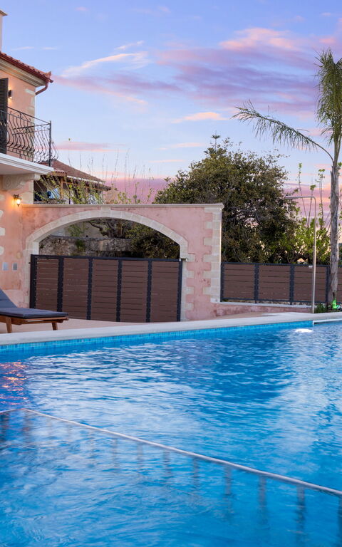 Villa Kois: bassin, Extérieur, Extérieurs