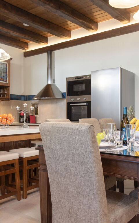 Villa Kois: Cuisine, Salle à manger