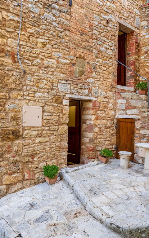 Torre Di Serre: Entrée principale, Extérieur, Installations