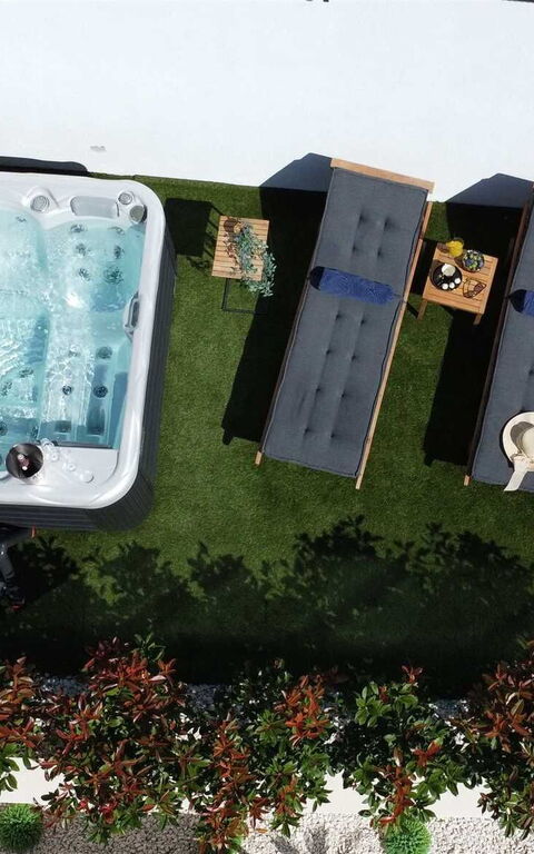 Villa Nikta: Balcon / Terrasse / Patio, Extérieur, jacuzzi, Jardin