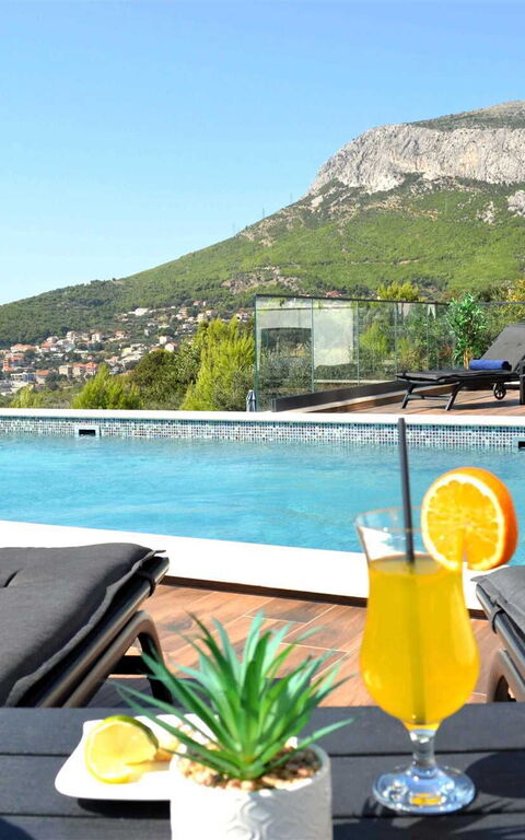 Villa Nikta: Balcon / Terrasse / Patio, bassin, Extérieur, Ville