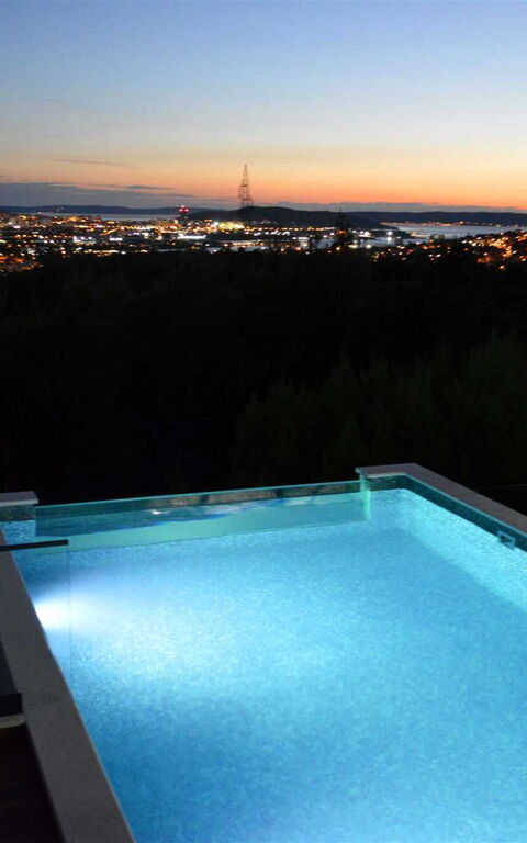 Villa Nikta: bassin, Vues