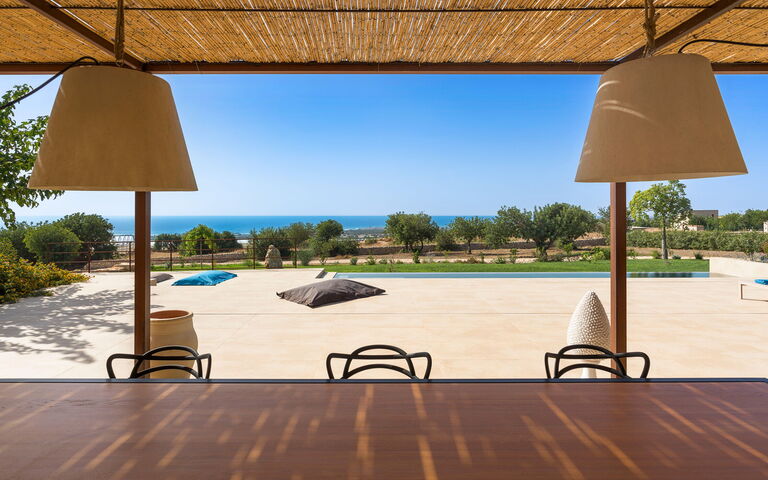 Gelso Bianco: Extérieur, Extérieurs, Vues