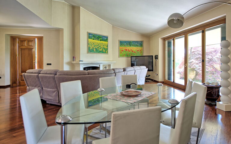 Villa Paradiso: Salle à manger, Salon