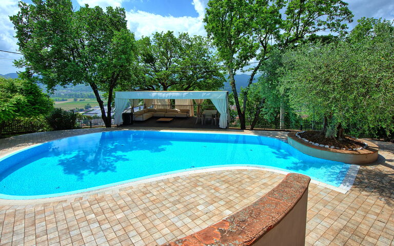 Villa Paradiso: bassin, Jardin