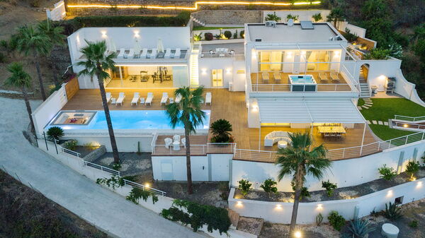 Villa Elysium: bassin, Extérieur, Extérieurs