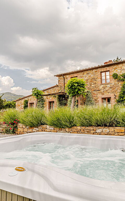 Chateau La Siroque: Extérieur, Extérieurs, jacuzzi, Jardin