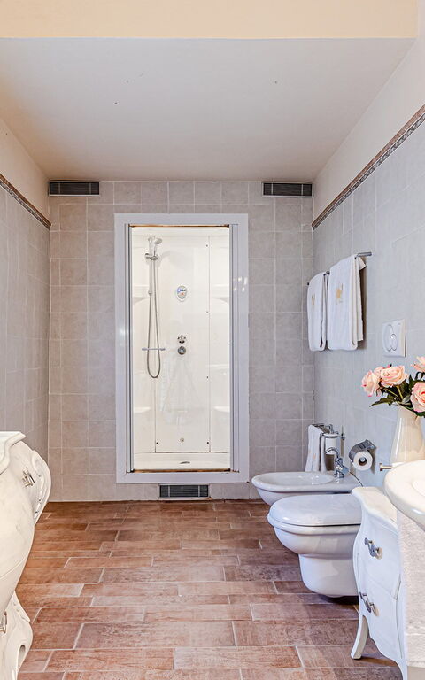 Chateau La Siroque: Salle de bain