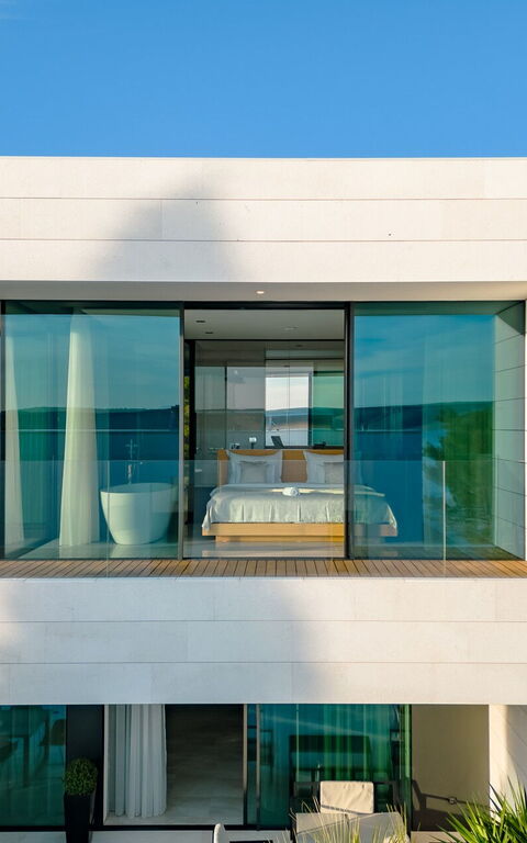 Orvas Villa 82: Extérieurs, Vues