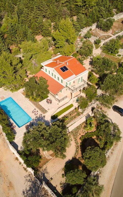 Orvas Villa 189: Extérieurs, Vues