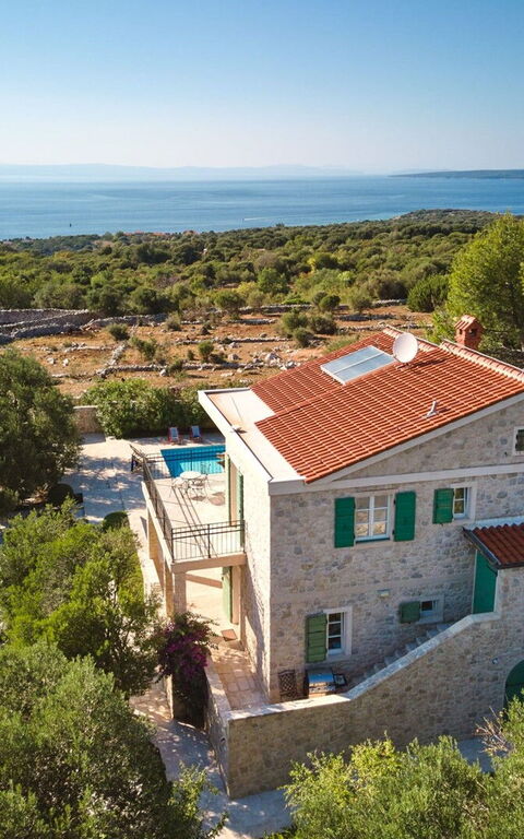 Orvas Villa 189: Extérieurs, Vues