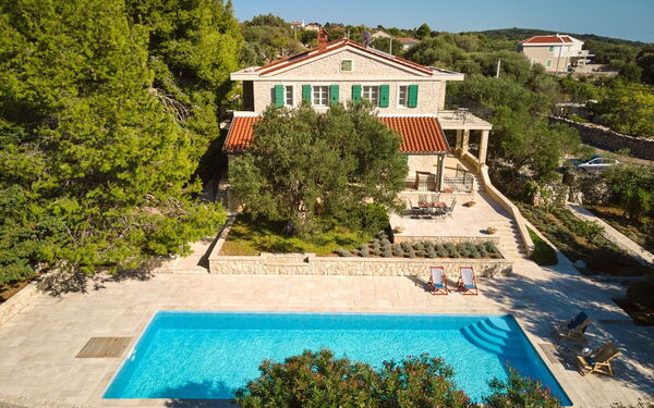 Orvas Villa 189: Balcon / Terrasse / Patio, bassin, Extérieurs, Jardin