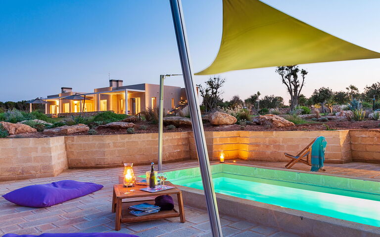 Villa Partenope: bassin, Extérieur, Extérieurs