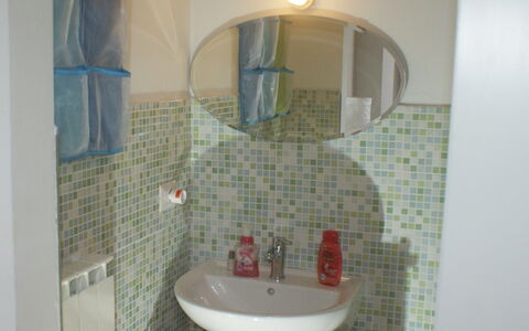 Logement Catola: Salle de bain