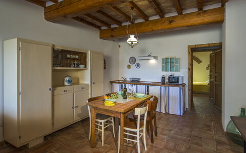 Logement Roggiola: Cuisine, Salle à manger