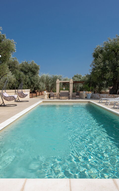 Terra Mater: bassin, Extérieur, Extérieurs