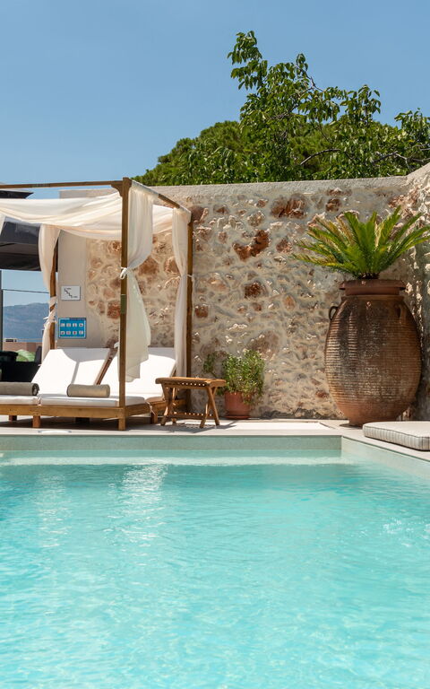 Villa Paul: bassin, Extérieur, Extérieurs