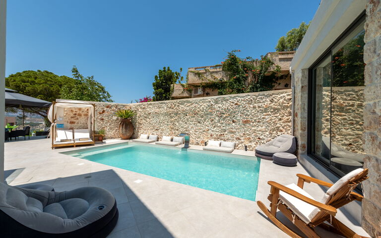 Villa Paul: bassin, Extérieur, Extérieurs