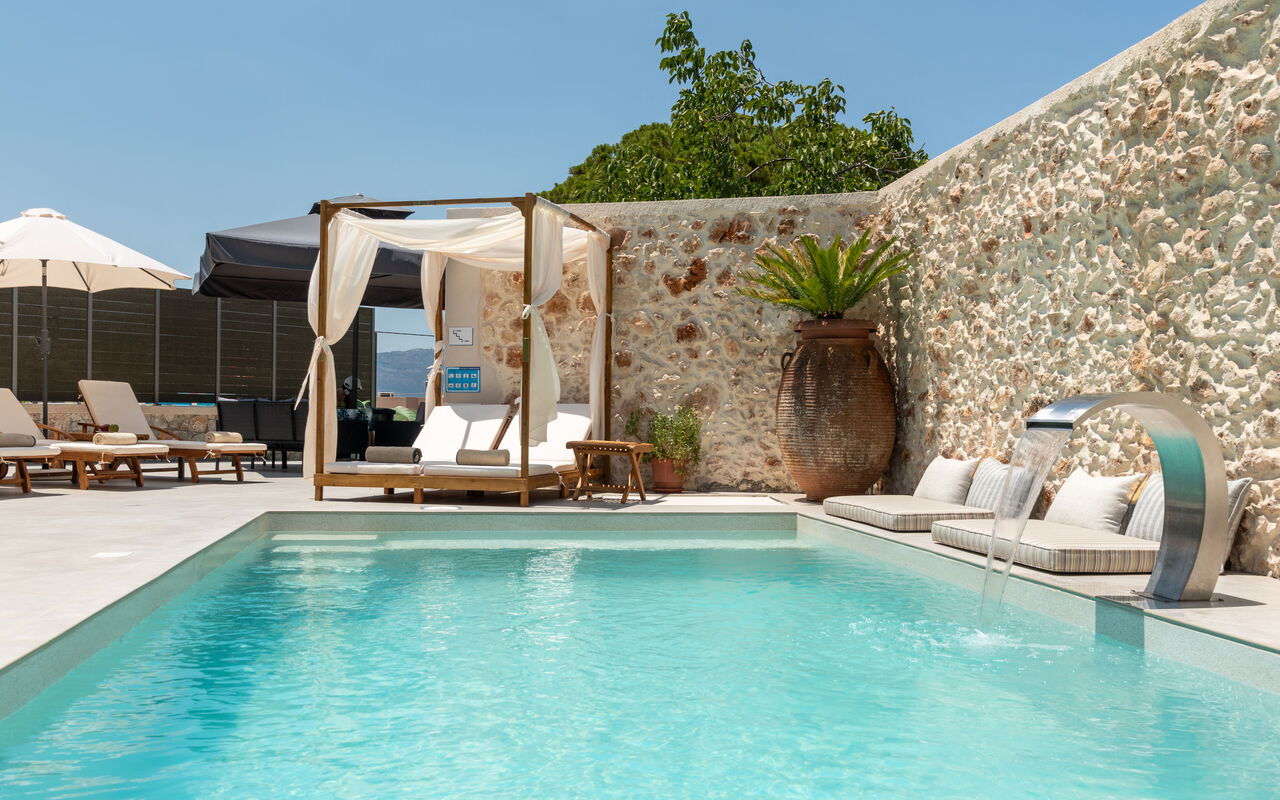 Villa Paul: bassin, Extérieur, Extérieurs